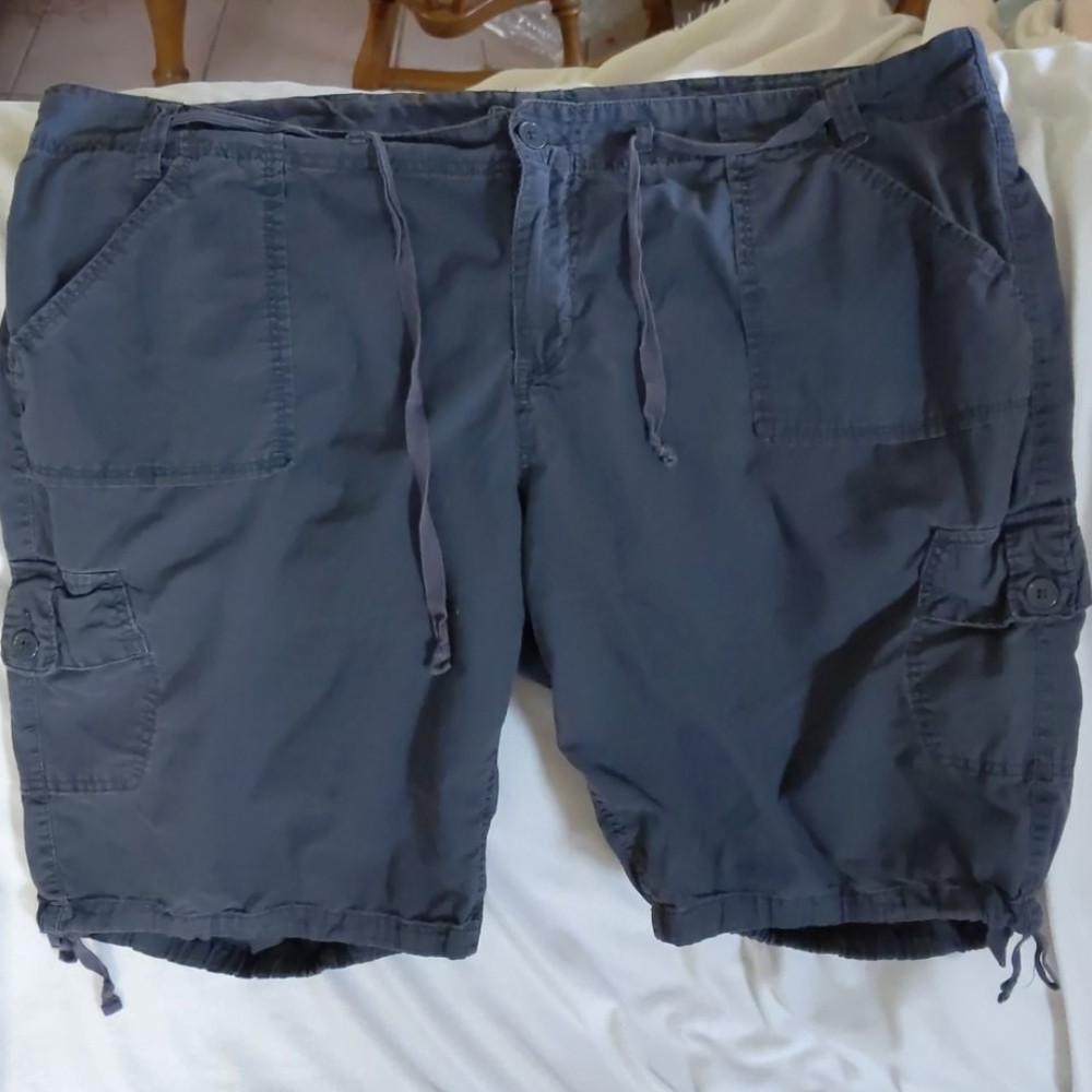 Size 22w cargo shorts